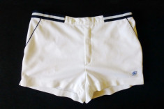 Pantaloni scurti albi, ideali pentru mediul medical / spitalicesc; marime XL foto