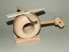 Elicopter din lemn foto