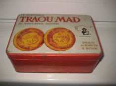 Cutie veche de biscuit Traou Mad foto