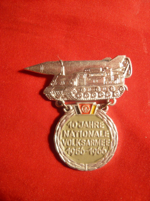 Insigna 10 Ani Armata Populara RDG 1966 , racheta