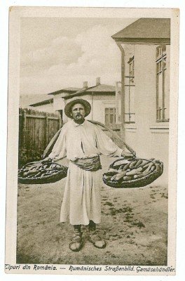 881 - ETHNIC, Vegetable seller, Romania - old postcard, CENSOR - used - 1918 foto