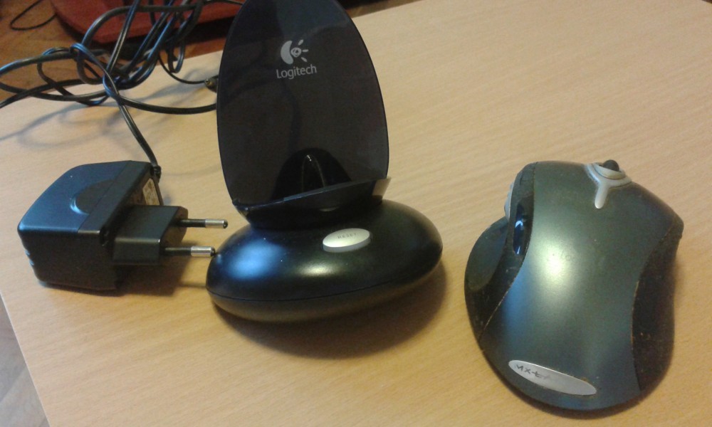 Mouse logitech M-RAG97 MX-Laser 1000 fara fir cu suport incarcare ...