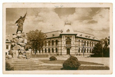 437 - TG. JIU, Gorj, statue, Liceul Tudor Vladimirescu - old postcard - unused foto