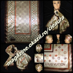 ESARFA BEJ NUDE ORIGINALA SAL DAMA EMBLEME MONOGRAME firma brand LOUIS VUITTON PARIS MATASE NATURALA FINA VAPOROASA VARA COLECTIE NOUA ESARFE FEMEI foto