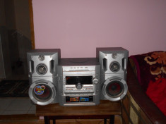 Vand combina audio LG cu 2 boxe, radio, cd(3 cd), caseta audio, la pret foarte bun! foto