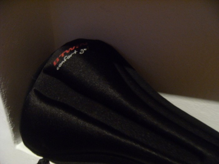 Husa cu gel BTWIN, pentru sa, confort gel, fabricata in Taiwan, marimea S !