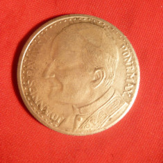 Medalie Papa Paul II ,revers Fecioara cu Pruncul, metal argintat d= 3,5 cm
