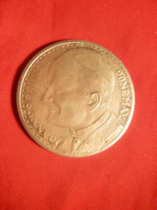 Medalie Papa Paul II ,revers Fecioara cu Pruncul, metal argintat d= 3,5 cm