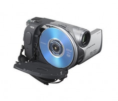 Sony DCR-DVD105E Handycam DVD (20x Optical Zoom, 2.5&amp;quot; LCD Screen) foto