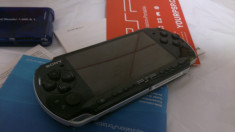 PSP Piano Black 3004(aproape nou)+2 jocuri. foto