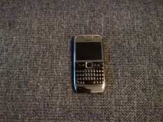 Nokia E71 silver-grey folosit stare buna,functional orice retea,incarcator original,perfecta stare functionare ,bateria tine 3 zile!PRET:200LEI foto