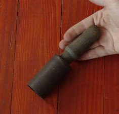 vechi clopot pentru mana din metal - mestesug taranesc - arta populara foto