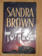 SANDRA BROWN--TORNADA foto