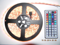 Banda led RGB 5050, WATERPROOF, 60 led-uri/m, 300 led-uri/5 m, controller si telecomanda (44 taste) incluse. foto