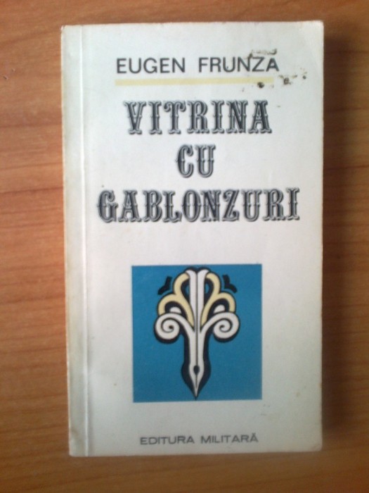 n5 Vitrina cu gablonzuri - Eugen Frunza