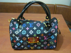 GEANTA LOUIS VUITTON -SUPERBA ,PRET MICUT!DIMENSIUNE 23 X31 CM foto