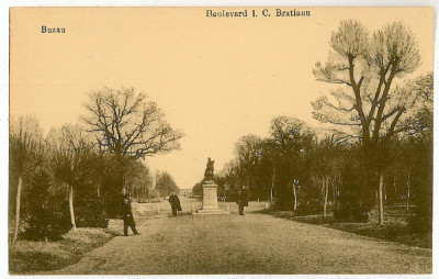 1885 - BUZAU, B-dul Bratianu, statue - old postcard - unused foto