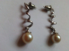 Cercei superbi din aur alb de 18 k cu perle. foto