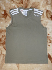 Tricou Adidas; marime 152 - pentru 12 ani: 40 cm bust, 46 cm lungime foto