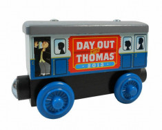 Wooden locomotiva jucarie Thomas - DAY OUT WITH THOMAS 2013 vagon lemn magnet foto