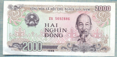 603 BANCNOTA - VIETNAM - 2000 DONG - anul 1988 -SERIA 5692886 -starea care se vede foto