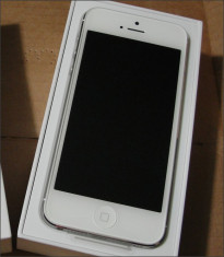 Telefon mobil Apple iPhone 5, 16GB, White Albe NOU NOU NEVERLOCKED GARANTIE SCRISA 12 LUNI. POSIBILITATE RETURNARE 3 ZILE LUCRATOARE foto