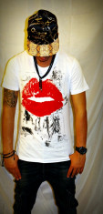 Tricou swag kiss -30% foto