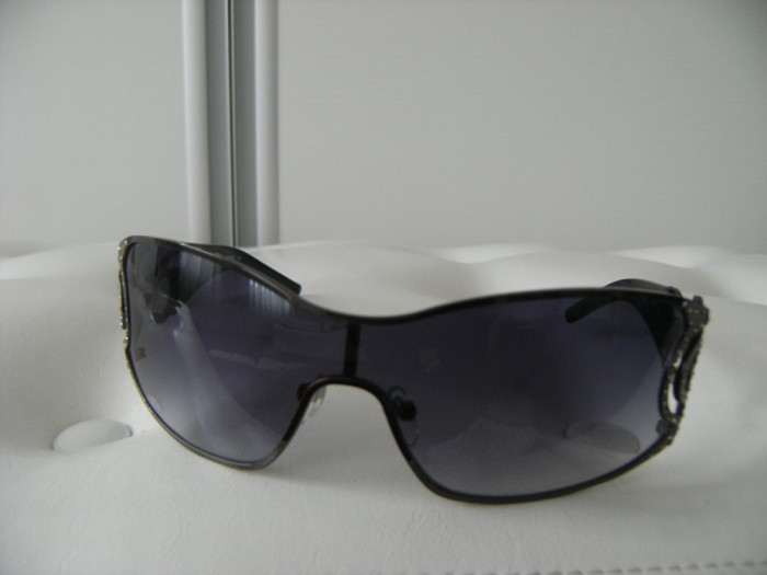 Ochelari de soare originali 100% Azzaro pentru femei, model AZ 4310 C3, model deosebit, rame titaniu.