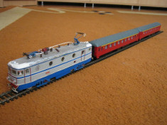 Set Locomotiva + 2 vagoane de calatori CFR la scara 1:87 foto