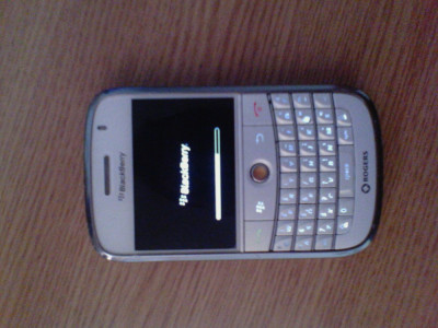 BlackBerry Bold 9000 alb decodat foto