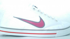 TENISI NIKE CAPRI ALB ROZ foto