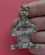 Bibelou figurina miniatura cantaret la acordeon / armonica metal si cristal ! foto