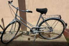 Bicicleta Unisex argintie, 26 inchi, 3 viteze in butuc, second hand, cauciucuri si camere noi. foto
