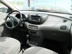 dezmembram Nissan Tino 2.2 din 2002 foto