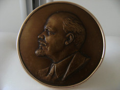 Superb suport de perete/birou, medalion chipul lui V.I.Lenin, din bronz masiv, in bazorelief, marcat, foarte vechi !!! foto