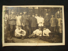 Foto militara veche originala, din perioada WW1, grup ofiteri si soldati germani, in repaus. (decoratii EK1 si EK2) foto