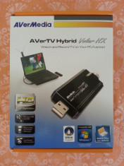TV Tuner HD Extern AverMedia AverTV Hybrid Volar HX + Radio Tuner + Telecomanda + CD + Cutie = Nefolosit foto