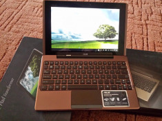 Vand URGENT Tableta Asus Eee Pad Transformer TF101 ca NOUA + sta?ie docking cu tastatura qwerty Cadou + 2 huse Cadou foto