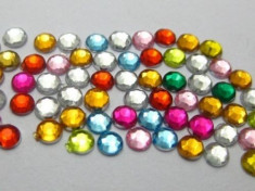 Strasuri 100 buc Crystale pentru decorarea unghiilor naturale sau false de 2 mm culoare Combinate foto