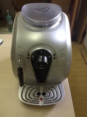*** SUPER OFERTA *** PHILIPS SAECO XSMALL - EXPRESOR AUTOMAT CAFEA CU MACINARE - *** SUPER PRET *** IMPECABIL foto
