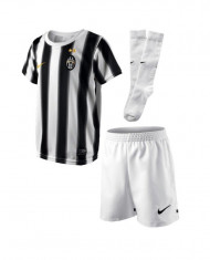 COMPLEU TRICOU NIKE JUVENTUS-PANTALON+TRICOU+SOSETE COPII ! MARIMEA M COPII foto