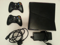 Xbox 360 Slim 250 GB + 2 manete foto