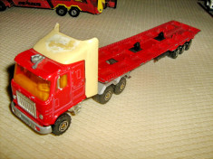 Macheta Majorette, scara 1/60, cap tractor + trailer foto