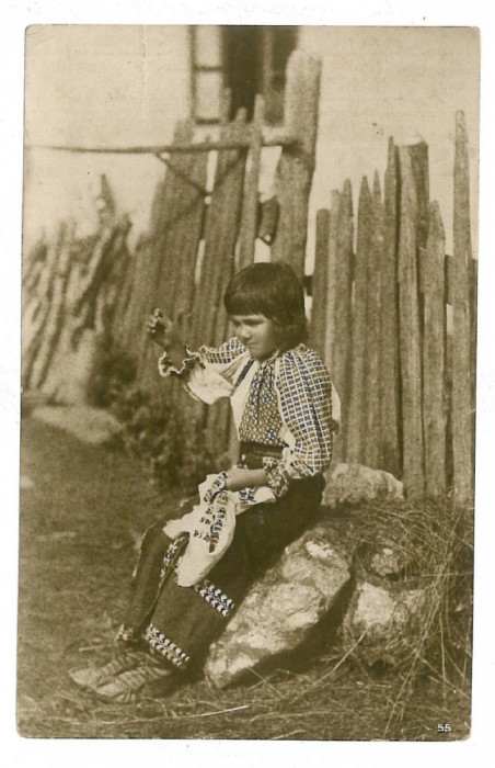 1668 - Ethnic, PORT POPULAR, girl - old postcard - used