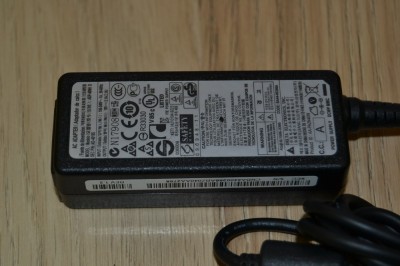 INCARCATOR LAPTOP SAMSUNG 19V 2.1A 40W MOD.ADP-40NH MUFA 5.5*3 MM CU PINI foto