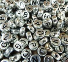 100 buc Margele plastic sidefate, litere alfabet mix, forma rotunda, 7 x 4 mm foto