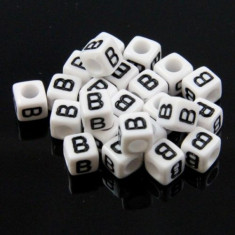 100 buc Margele plastic acril, alfabet, albe, litera B, forma de cub, 6 mm foto