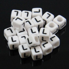 100 buc Margele plastic acril, alfabet, albe, litera L, forma de cub, 6 mm foto
