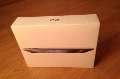 Apple IPad 3 Wi-Fi + 4G, 64GB| Negru | Retina Display | SIGILAT + BONUS Smart Cover Dark Grey foto