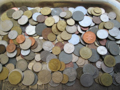 -- 16 -- Lot mare de monede , 1 KILOGRAM bani vechi , cateva sute de monede romanesti si straine , colectie foto